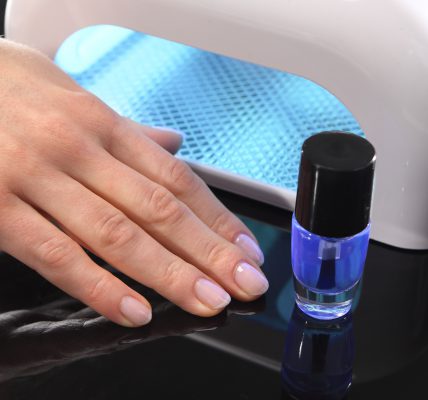 manicure hybrydowy